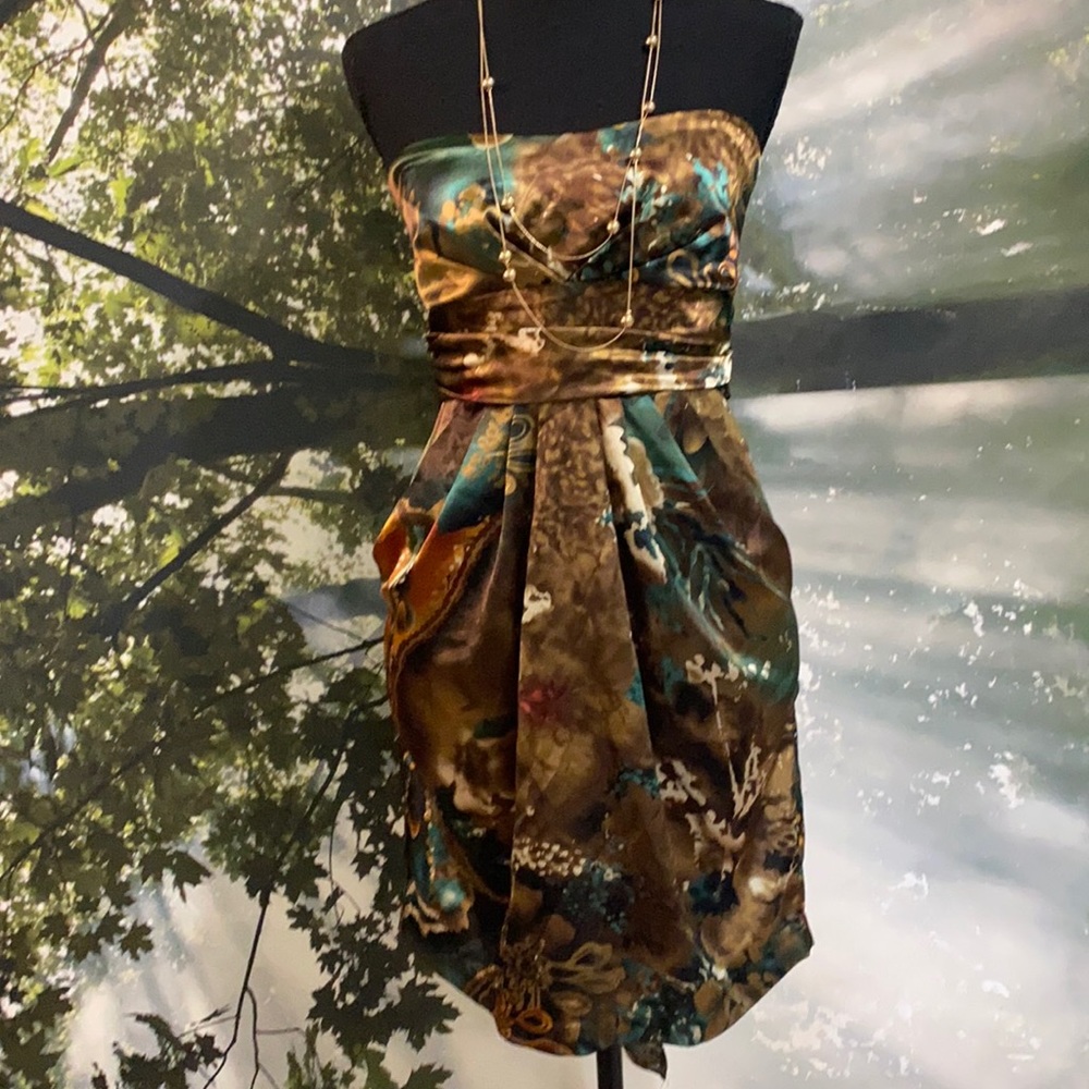 E&L Boutique - strapless dress